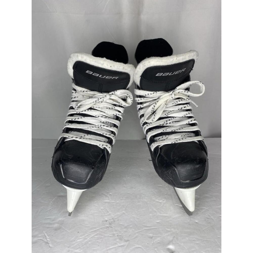 Bauer Supreme 140 Hockey Skates Size 2 R Black